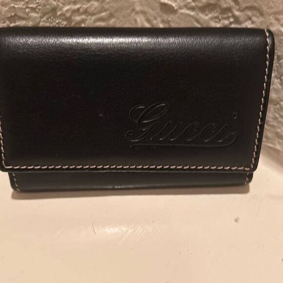 Gucci Foldover Key Holder Card Case Black Leather Script Logo Luxury Minimalist - Picture 1 of 11